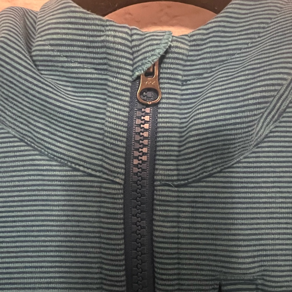 Lululemon Men's Scuba Hoodie - Picture 7 of 11